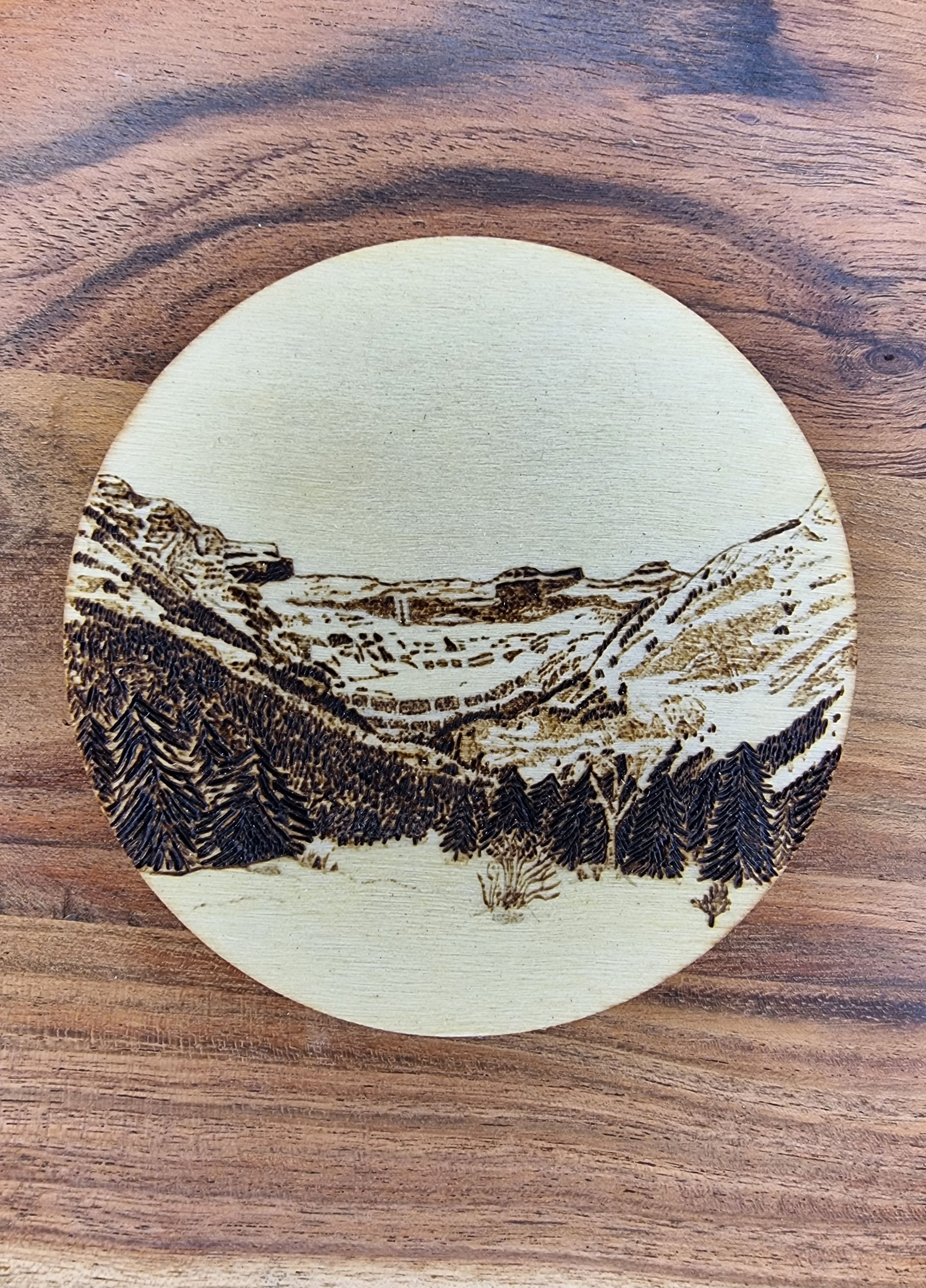 Montagne pyrogravé